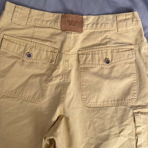 Men’s ,King Ranch brand cargo shorts, KR buttons detailing, soft & comfy - Picture 5 of 7